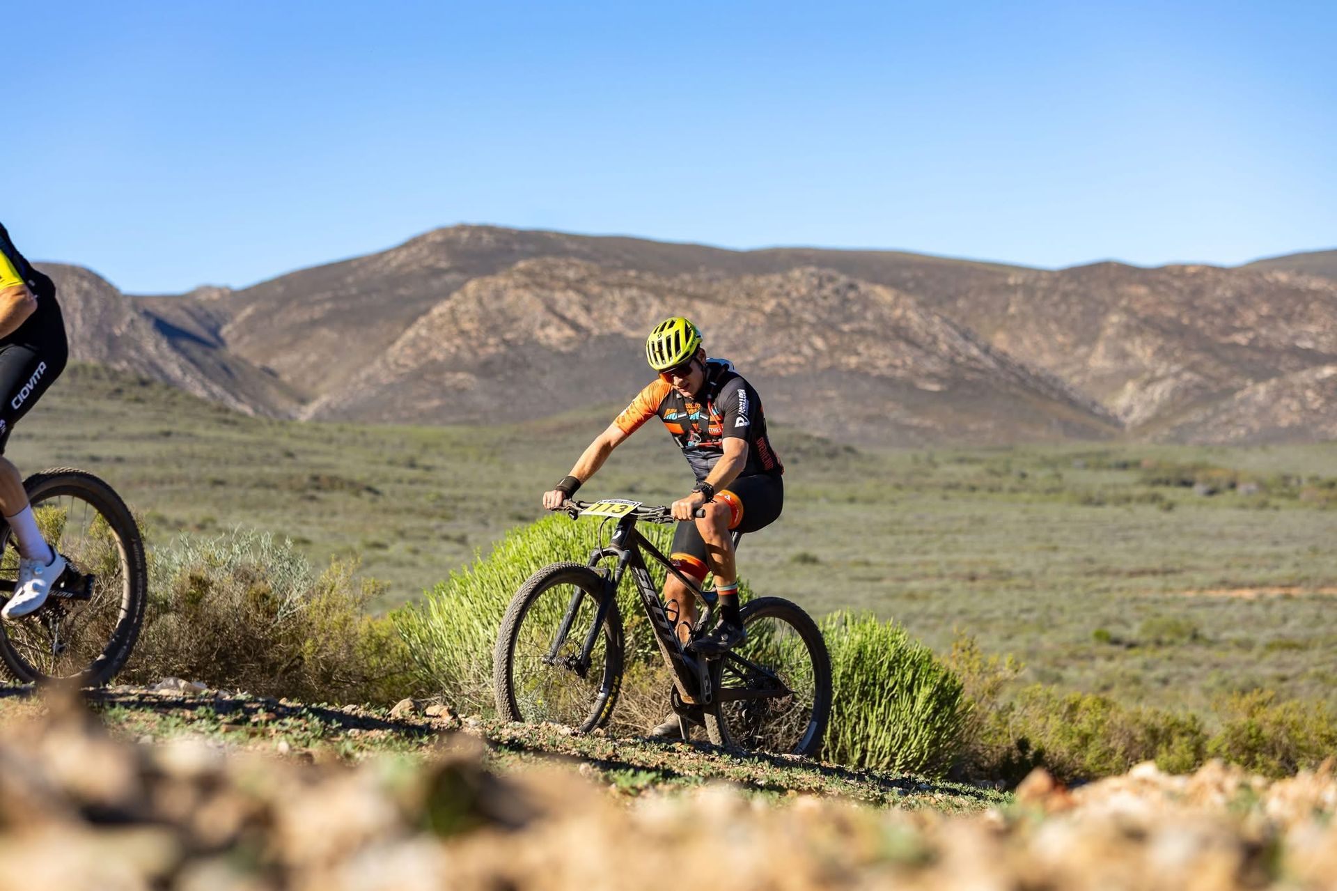 Dawid Oosthuizen racing gravel, action shot